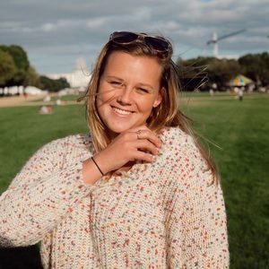 Meet your Posher, Elizabeth